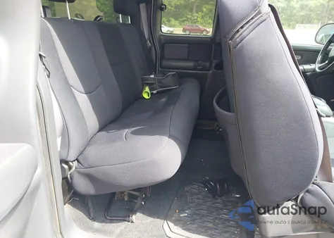 2002 Chevrolet Silverado 1500 Ls z USA, uszkodzony, nr VIN 2GCEC19V321353356